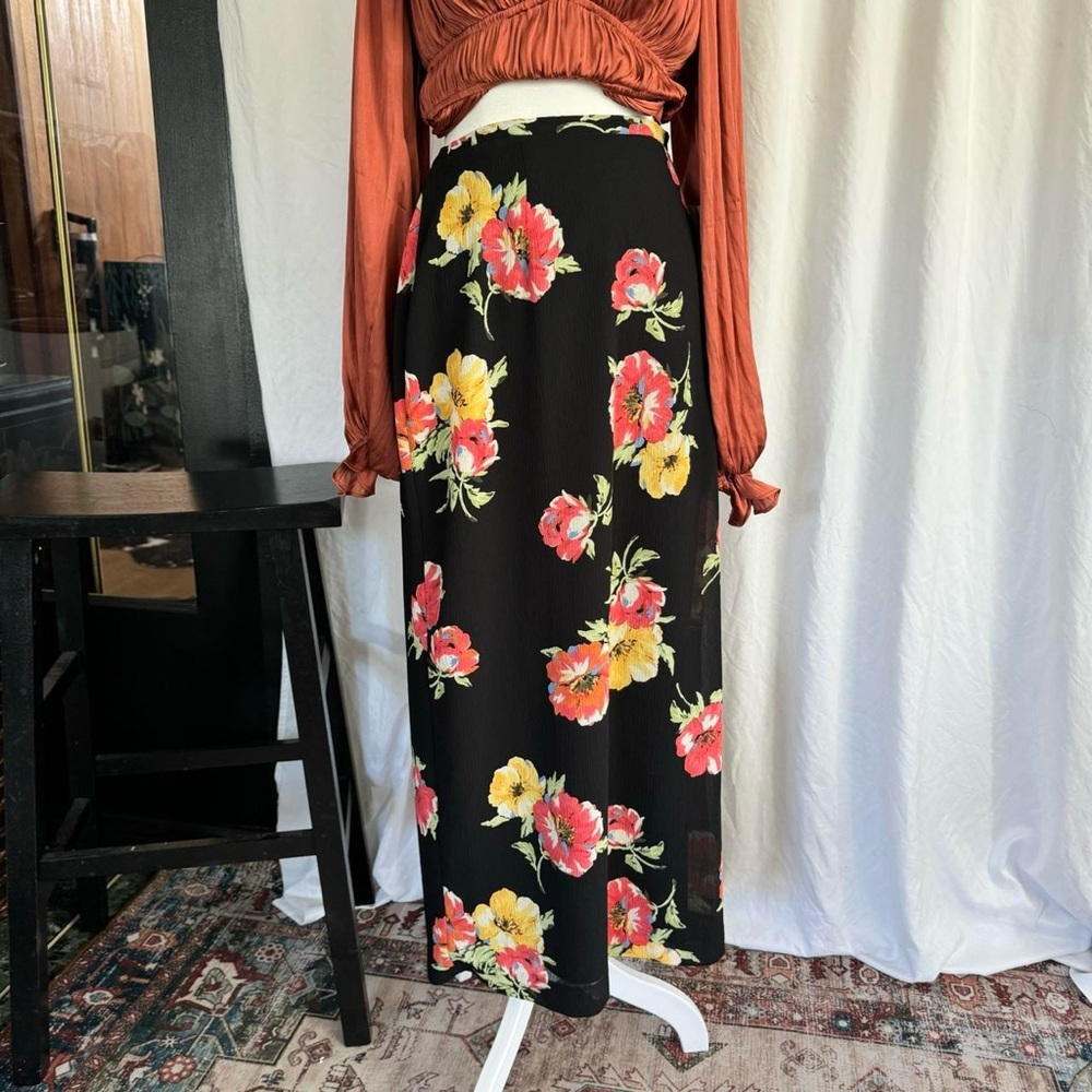 Emma James 🥀🖤❤️ NWT floral  print maxi skirt size 12